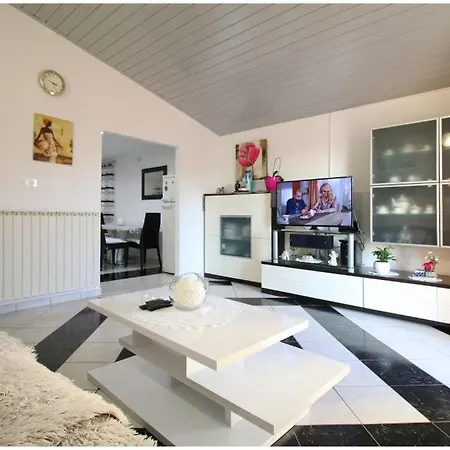 Mikelin * Primošten